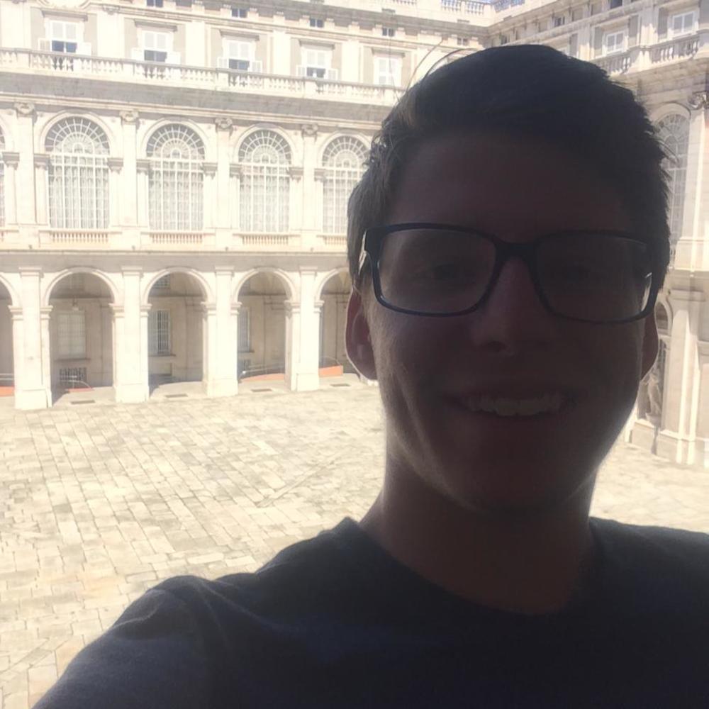 Meet your Posher, Davis